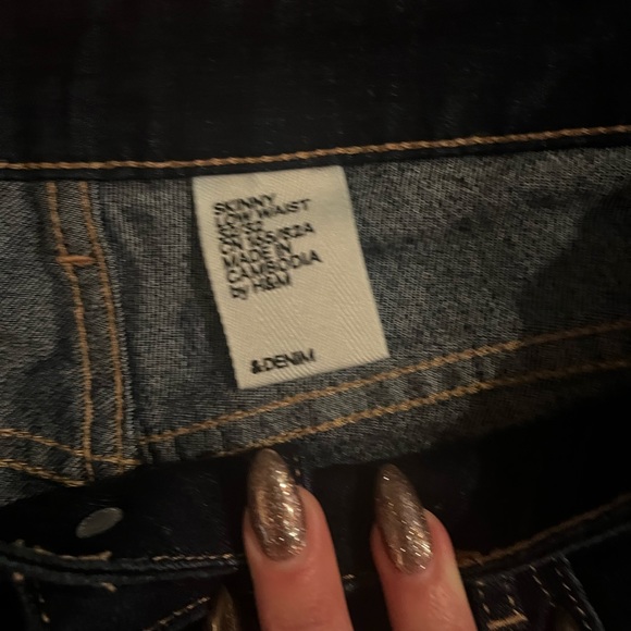 H&M Women’s size 32 dark wash skinny jean - Picture 2 of 3